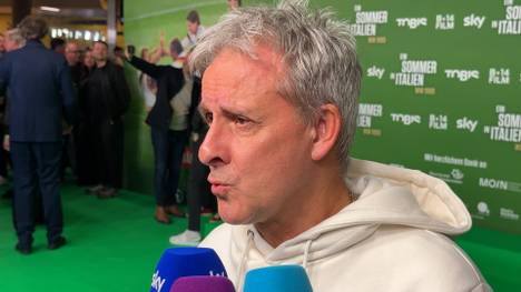 Ex-Weltmeister Pierre Littbarski spricht im Rahmen der Kinopremiere "Ein Sommer in Italien" über die Champions-League-Chancen des FC Bayern.