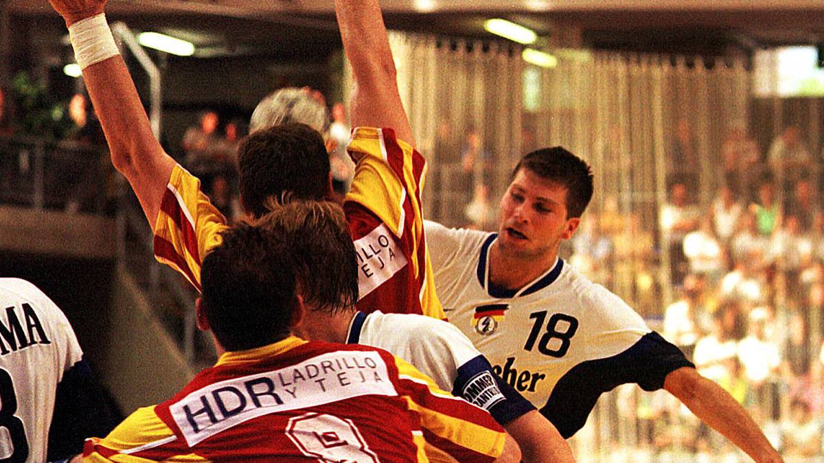 PLATZ 5: EM 1998 - HALBFINALE: 15 Jahre zuvor treffen beide Mannschaften bei der Europameisterschaft im Halbfinale aufeinander. In Meran geraten Daniel Stephan und Kollegen schon früh in Rückstand