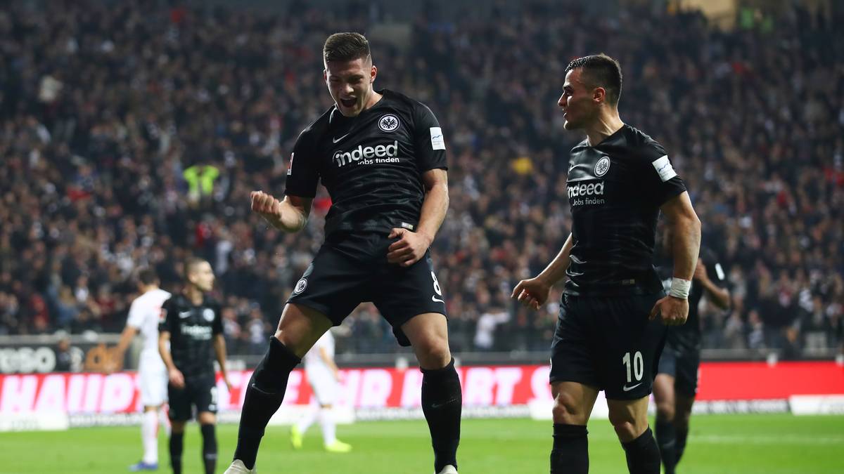 8. SPIELTAG - Mit seiner Gala gegen Düsseldorf verewigt sich Frankfurts Luka Jovic in der Bundesliga-Historie. Als 14. und jüngstem Spieler gelingen dem damals 20 Jahre alten Stürmer beim 7:1-Sieg fünf Treffer in einer Partie