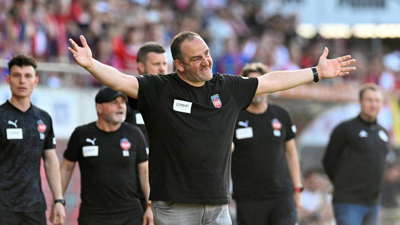 FCH-Trainer Schmidt bei Jubel verletzt