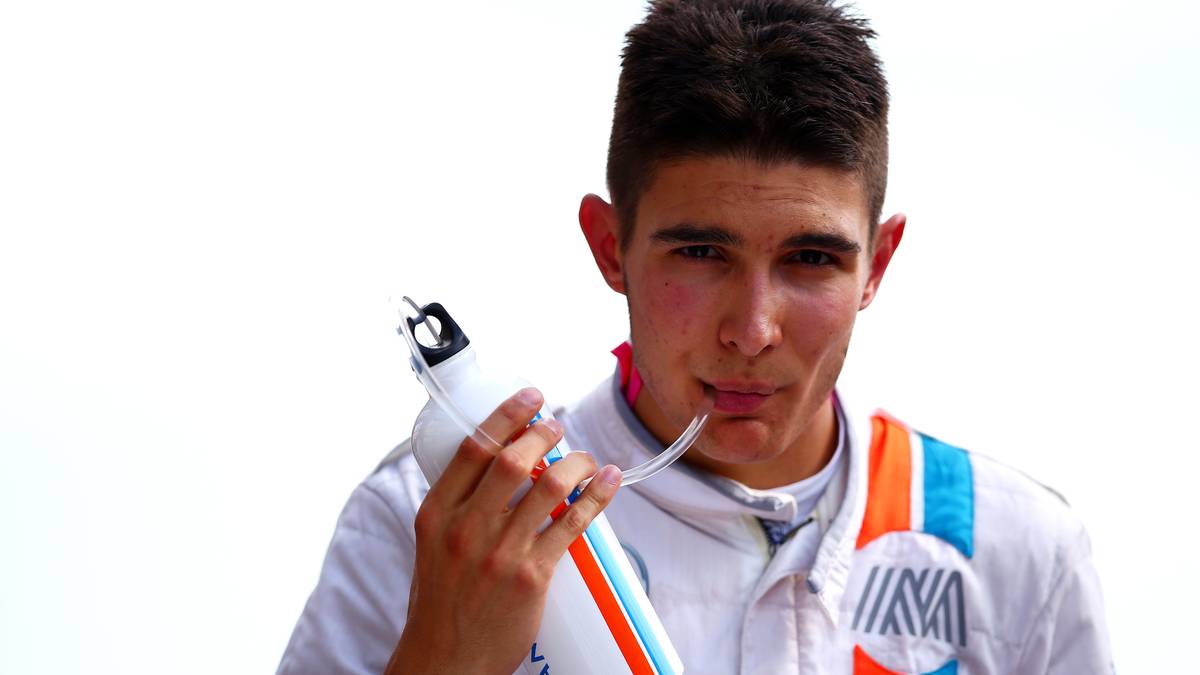 ESTEBAN OCON: Force India, Jahresgehalt 1,9 Millionen Euro, Vertrag bis einschließlich 2018 (plus Option). Der Franzose zeigt, dass man auch ohne WM-Punkte ordentlich Geld verdienen kann