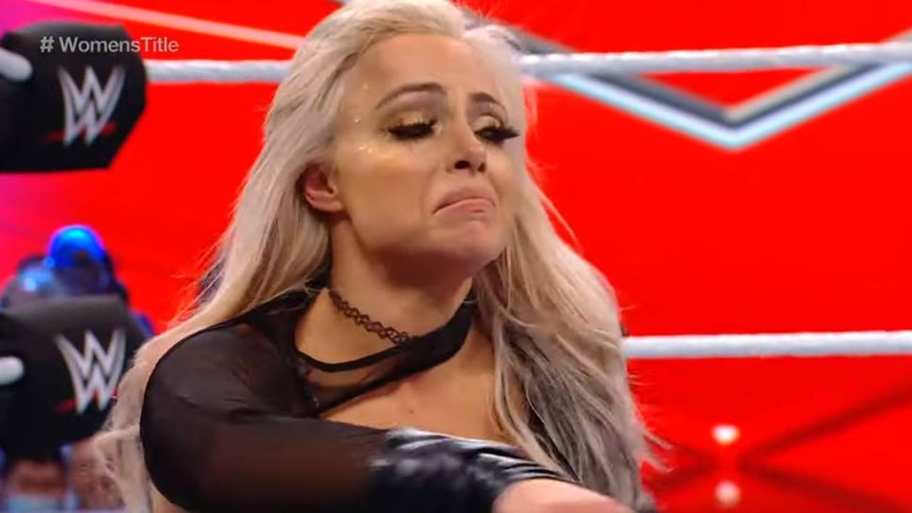 WWE RAW: Liv Morgan wird nach Betrug von Becky Lynch emotional