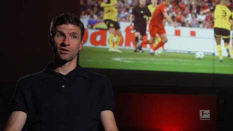 Thomas Müller spricht über die Bayern-Saison und die Veränderungen unter Vincent Kompany. Dabei stellt das Urgestein fest, dass sich im Vergleich zu Tuchel vor allem die Moral verändert hat.