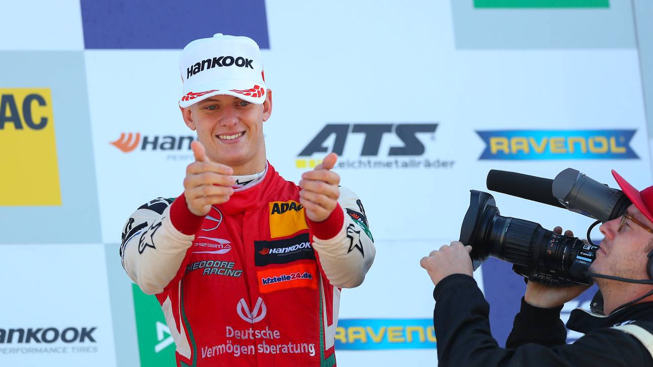 Schumacher von F1-Größen gefeiert