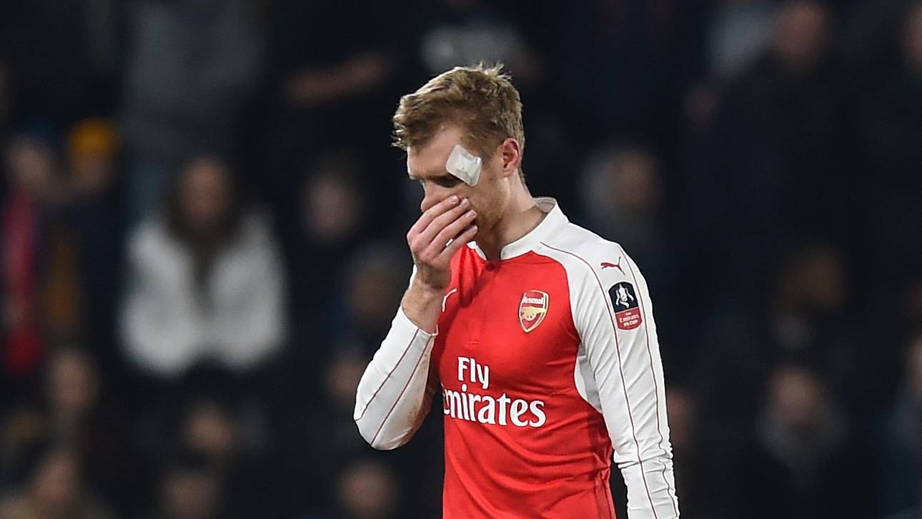 Mertesacker fällt monatelang aus