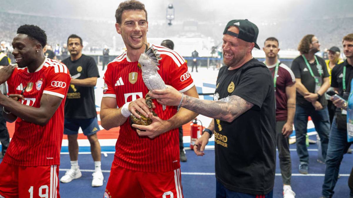 Natürlich ist auch der Kakadu wieder mittendrin - getragen von Leon Goretzka