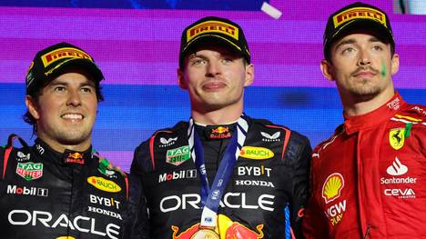 Seit 2021 Teamkollegen: Verstappen (M.) und Perez (l.) 