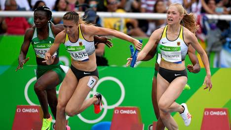 Gina Lückenkemper übergibt an Rebekka Haase - am Ende verpasste die 4x100-m-Staffel Bronze
