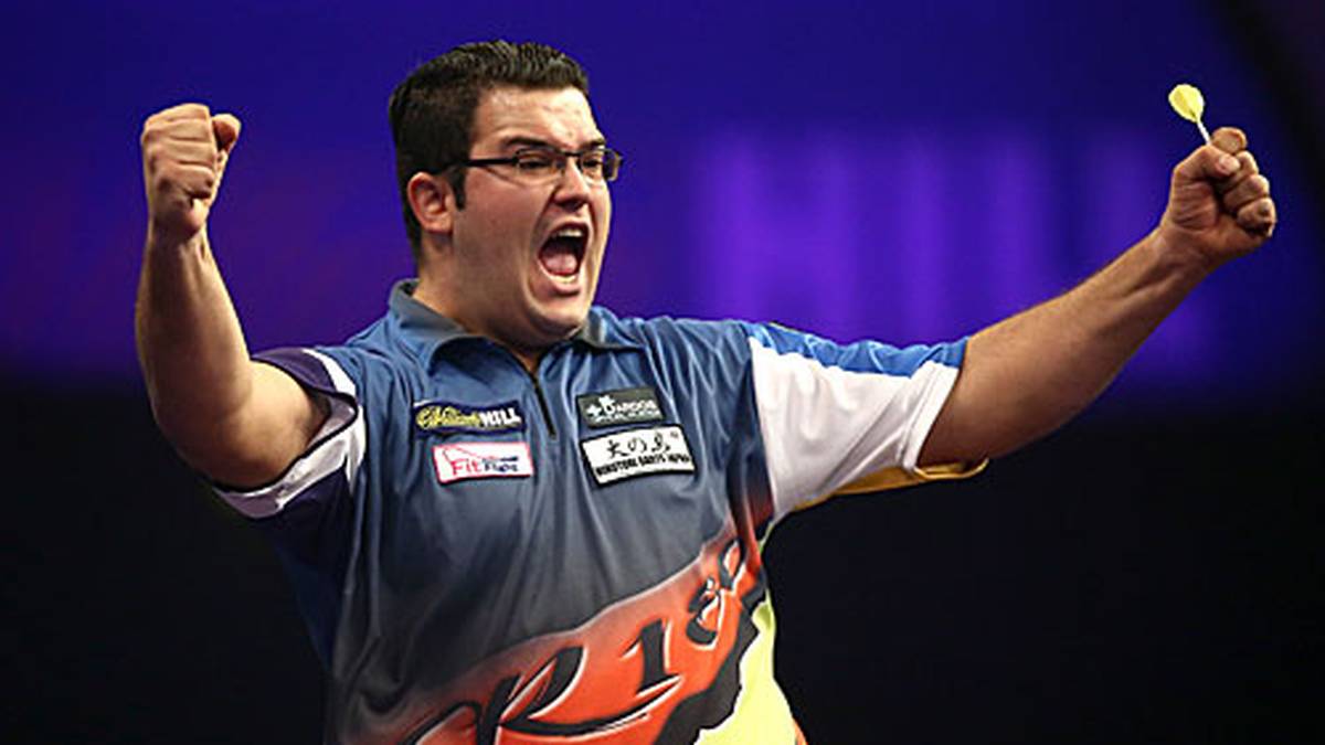 Im Alexandra Palace sehen sie dann, wie das Favoritensterben weiter geht. Der Spanier Cristo Reyes wirft Kevin Painter aus dem Turnier.