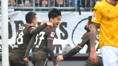 FC St. Pauli jubelt gegen Dynamo Dresden