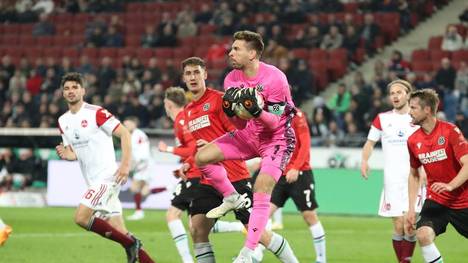 Die Top Torwartparaden vom Wochenende, unter anderem mit Andreas Linde, Dominik Reimann und Ron-Robert Zieler