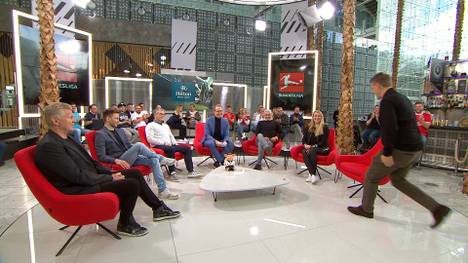 Nach der Werbung ist Oliver Ruhnert nicht schnell genug zurück am Platz. Stefan Effenberg sorgt dafür, dass der Manager dafür ins Phrasenschwein einzahlt.