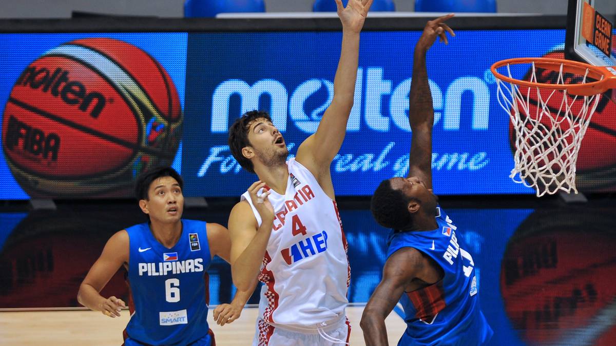 Kroatien: Center Ante Tomic (FC Barcelona) - Der 2,17-Meter-Hüne verbindet lange Arme mit toller Beinarbeit und agiert so nicht nur mit dem Holzknüppel. Der Kroate liest den Gegner wie ein offenes Buch und schlägt ihn dann mit der Option, die sich zuerst bietet. Tomic spielt seit 2009 in der spanischen ACB und  hat sich im Dress von Real und Barcelona stetig verbessert