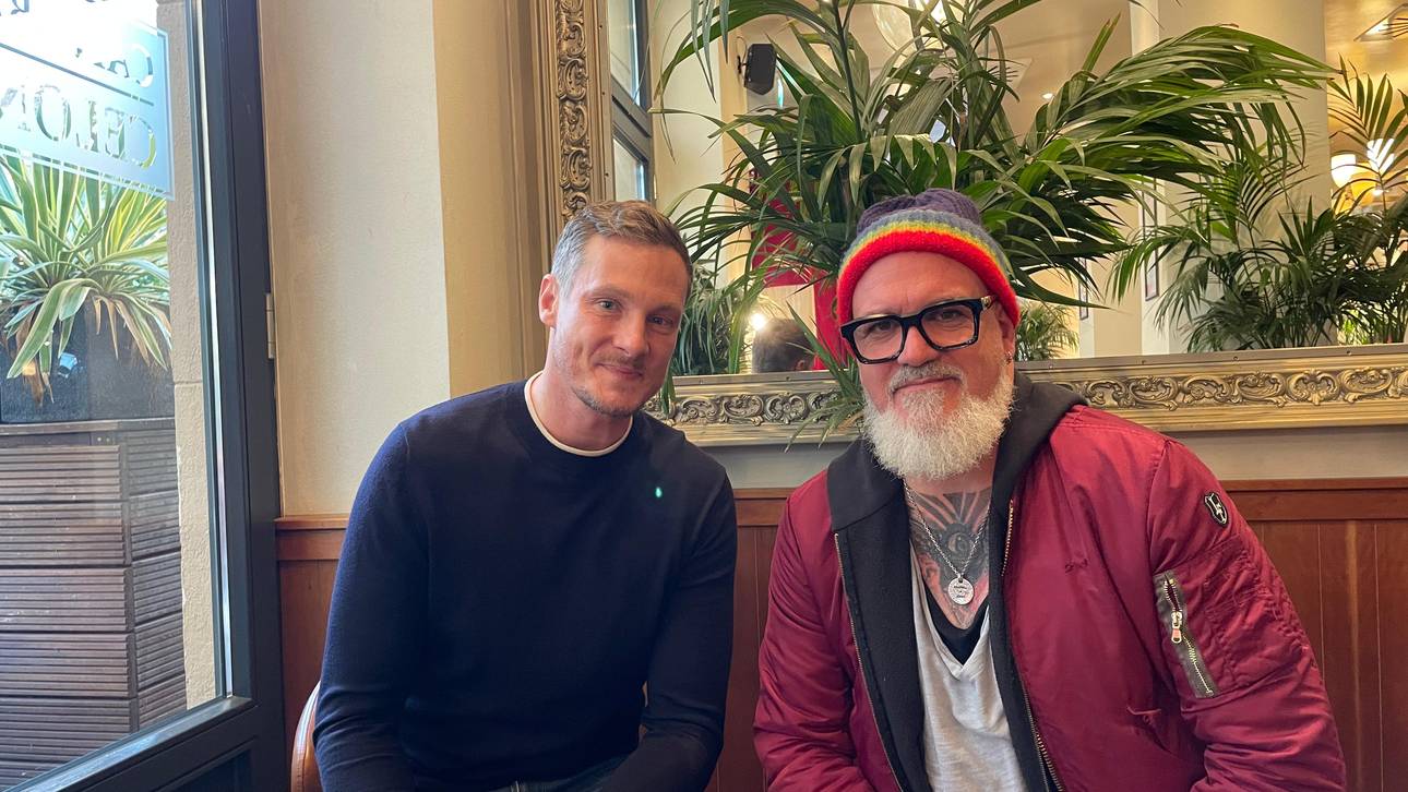 Marcell Jansen (l.) und SPORT1-Reporter Reinhard Franke (r.)