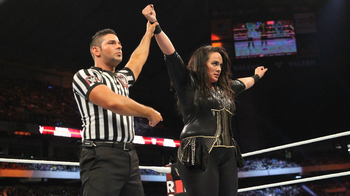 Zu schwer: Jax feiert ihren ersten großen Sieg bei WWE