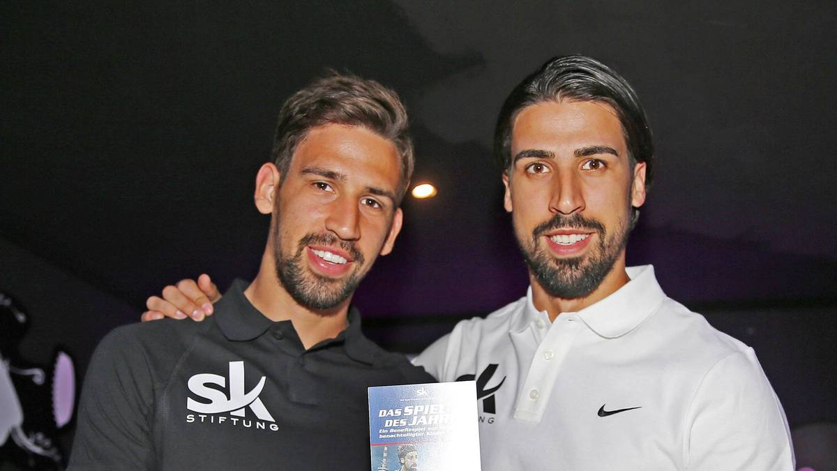 SAMI und RANI KHEDIRA: Der frühere Stuttgarter Sami (r.) läuft aktuell für Juventus Turin auf, sein Bruder und Mittelfeldakteur Rani (l.) steht noch bis 2021 beim FC Augsburg unter Vertrag. Nach der Spieler-Laufbahn liebäugelt der sieben Jahre jüngere Rani ...