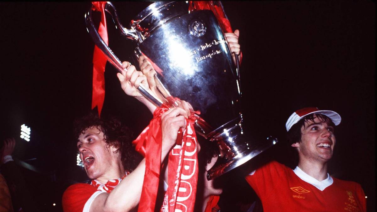 Liverpools Goldene Ära: Phil Neal und Alan Hansen feiern den Gewinn des Landesmeisterpokals am 10. Mai 1978 in Wembley. Die Zeit von 1964 bis 1985 gilt als die erfolgreichste in der Liverpooler Clubgeschichte. Die Reds gewinnen 31 nationale und internationale Titel