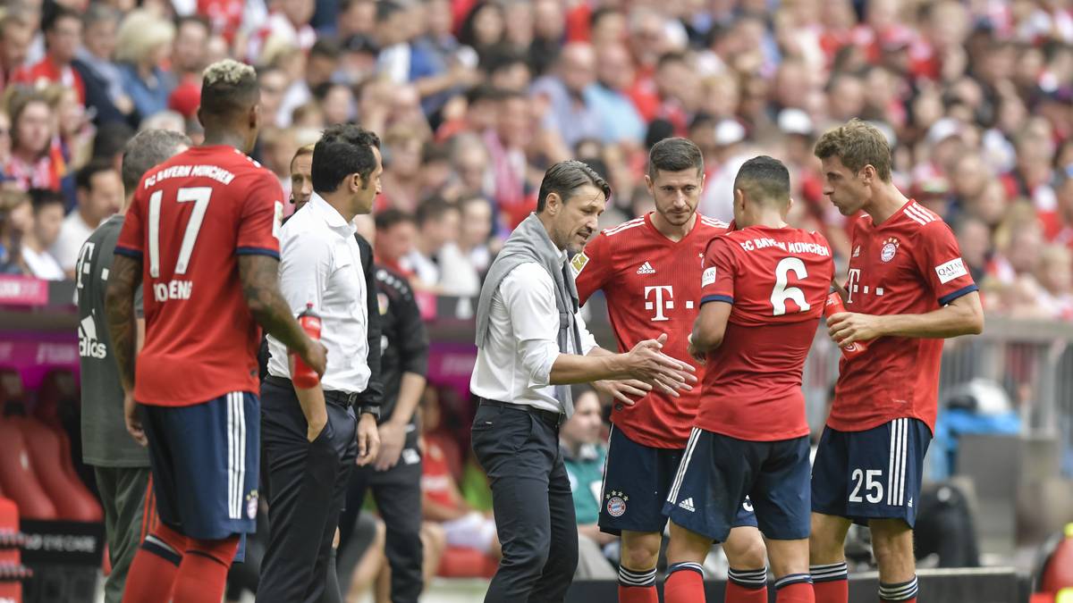 Nach außen rechtfertigt der Start des Nachfolgers von Jupp Heynckes alle Vorschusslorbeeren: Vier Liga-Siege, Erfolg in der Champions League, Schwamm-Drüber-Weiterkommen im Pokal gegen Drochtersen/Assel. Akribisch bei der Tagesarbeit, stets allumfassend moderierend, wie beim Dauerthema Robert Lewandowki, hat Kovac anscheinend alle Zügel fest in der Hand