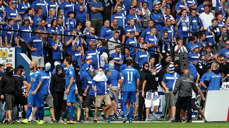 Magdeburger Fans stürmten den Platz