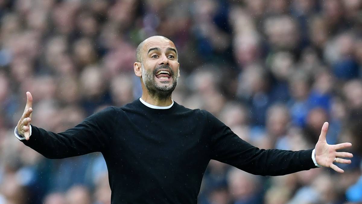 MANCHESTER CITY: Pep Guardiola weiß um Lewandowskis Qualitäten - beide arbeiteten von 2014 bis 2016 erfolgreich in München zusammen. Der öffentlich geäußerte Wechselwunsch des Angreifers könnte den Spanier hellhörig machen