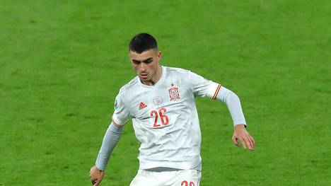 Besondere Auszeichnung für Spaniens Shootingstar Pedri. Der Youngster vom FC Barcelona wurde von der UEFA ausgezeichnet.