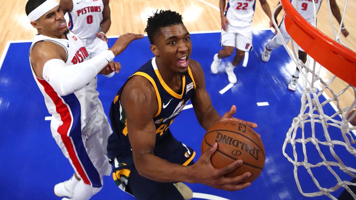 PLATZ 15 - UTAH JAZZ (31-30): Utah schien bereits raus aus dem Rennen um die Playoffs. Doch dann führte Super-Rookie Donovan Mitchell (Bild) die Jazz zu elf Siegen in Folge, sodass der Abstand zu Rang acht nur noch zwei Siege beträgt