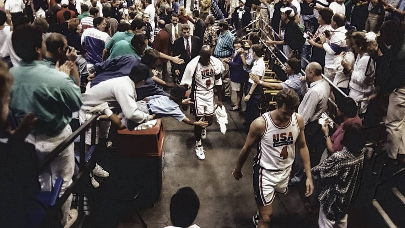 Christian Laettner (vorne) spielte mit Michael Jordan (hinten) im Dream Team