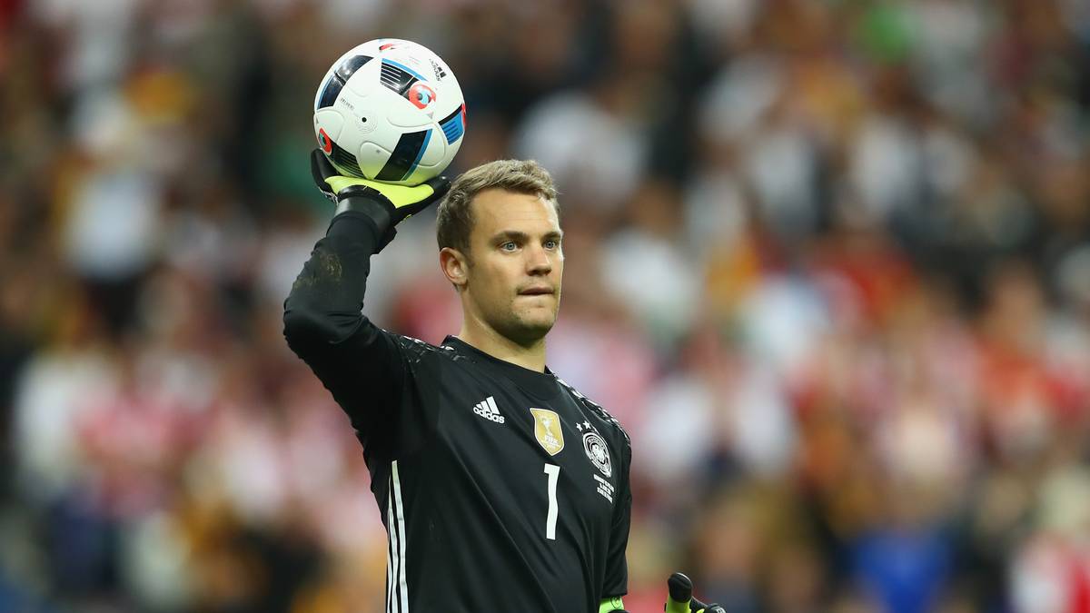 WACKELKANDIDATEN - MANUEL NEUER (FC Bayern): Schon viel länger als gedacht außer Gefecht gesetzt. So lange, dass sich die Nation langsam zu sorgen beginnt. Wird zur Not auch verletzt nominiert. Ob er dann spielt, wird sich zeigen. Ter Stegen wäre ja ein prächtiger Ersatz 