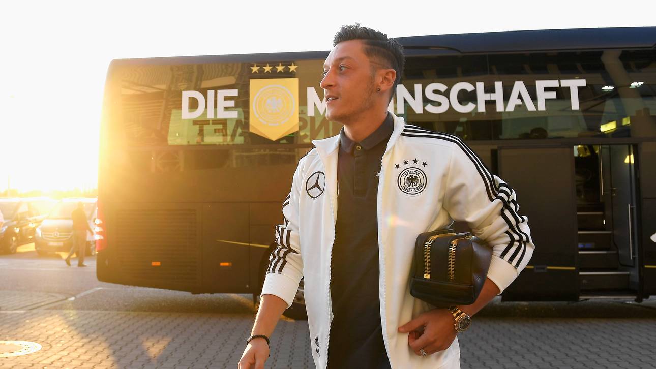 Özil drückt DFB-Team die Daumen