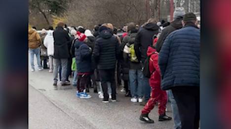 Unglaublich, am Dienstag standen beim öffentlichen Training über 1000 Bayern-Fans an, um ihren Stars beim trainieren zuzuschauen. 