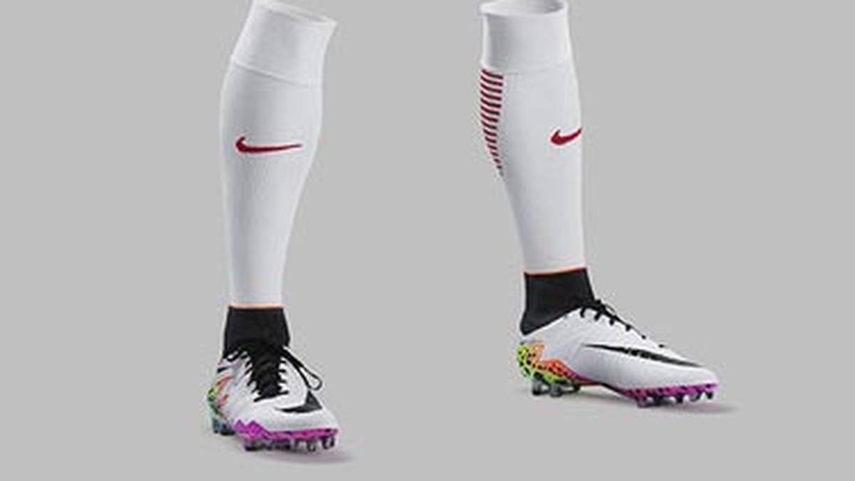 Weiß das Trikot, rot die Hose und wieder weiß die Stutzen