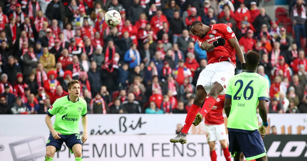 Личные встречи майнц вольфсбург. Личные встречи майнц вольфсбург. Чемпионат германии по футболу. Чемпионат германии. Шюррле футболист майнц.