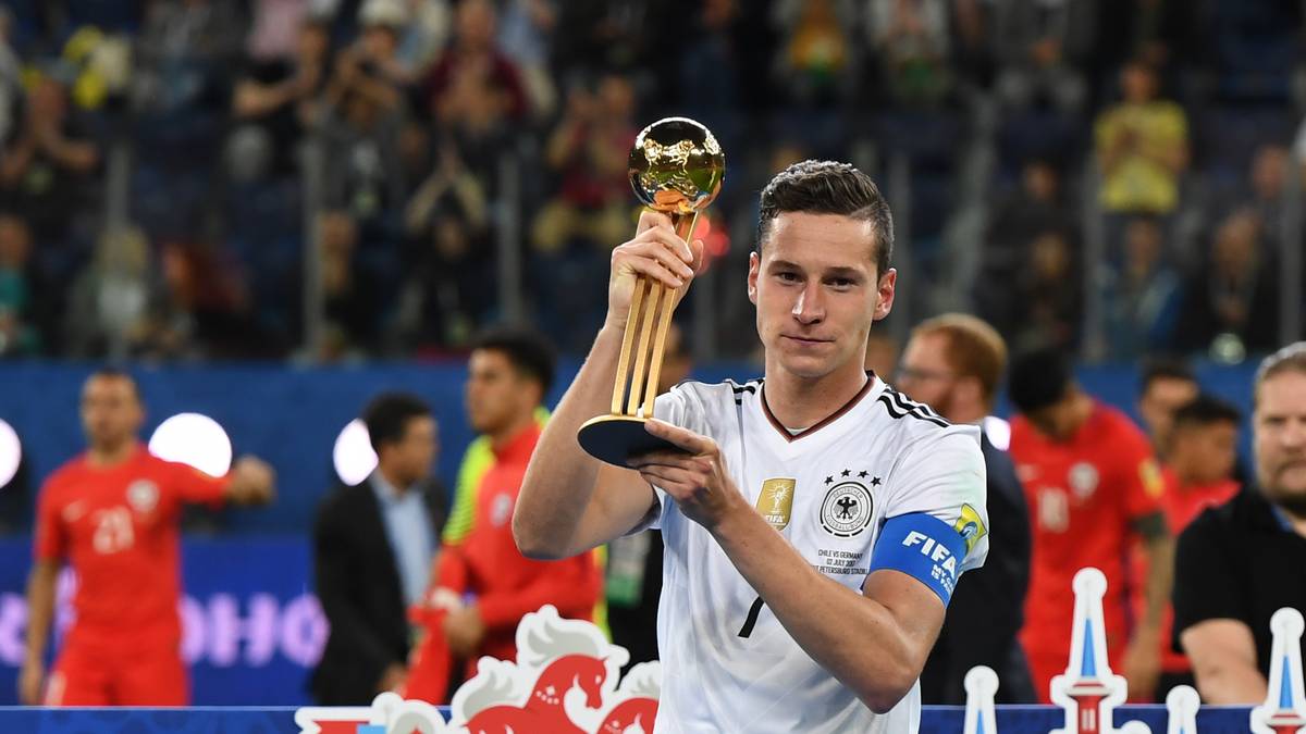 Mit seinem Treffer zum 2:0 gegen St. Pauli am 28. Spieltag der Saison 2010/11 schob sich Draxler zu diesem Zeitpunkt auch auf Platz zwei der jüngsten Bundesliga-Torschützen. Später wurde er Weltmeister, Confed-Cup-Sieger - und wechselte über Wolfsburg zu PSG