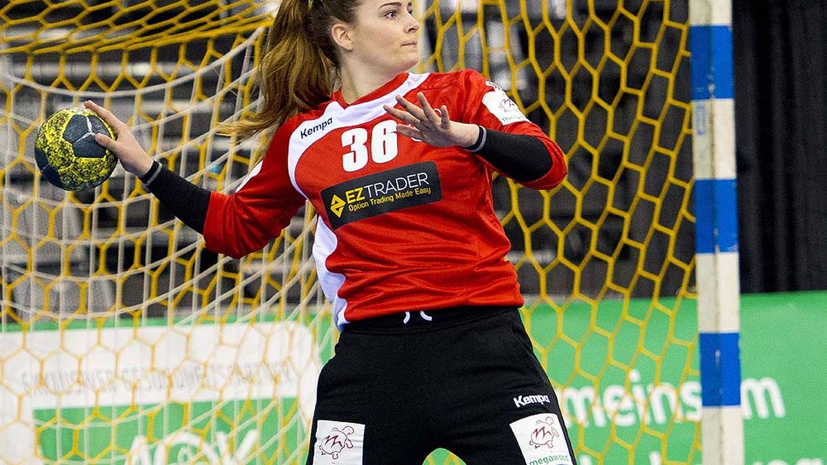 Dinah Eckerle, 21, Tor, Thüringer HC, 8 Länderspiele: Wechselte schon mit 16 Jahren in die Profi-Mannschaft des Thüringer HC.  Sammelte seither fünf Meisterschaften. Wenn sie nicht gerade Titel gewinnt, widmet sie sich ihrem Hund, geht shoppen oder studiert