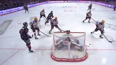 Die Highlights der Eishockey-Partie Eisbären Berlin - Pinguins Bremerhaven aus der DEL im Video.