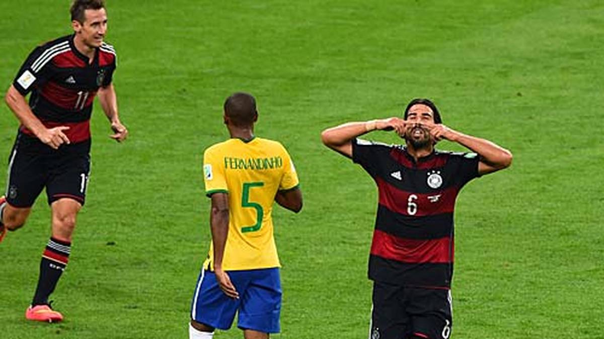 SAMI KHEDIRA: Vom Anpfiff weg aggressiv, kompromisslos und zielstrebig. Beste Turnierleistung! Agierte vor allem vor der Pause erstmals wieder  fast wie der Alte. Legte das 4:0 auf, belohnte sich mit dem 5:0, SPORT1-Note 1