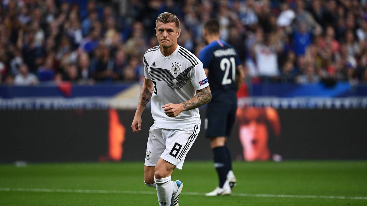 TONI KROOS: Kroos übernahm viel Verantwortung, traf zum 1:0 per Handelfmeter (14.), organisierte die junge Elf sehr oft. Kroos überzeugte in der Anfangsphase als Ballverteiler und hatte diesmal ein besseres Stellungsspiel in der Defensive. Lief einmal Mbappe nur hinterher (9.). Hatte in Halbzeit zwei defensiv viel zu tun und nach vorne kaum noch Aktionen. SPORT1-Note: 3,5
