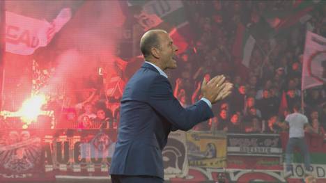 Der neue Augsburger Trainer Jess Thorup begeht sein Debüt in der Bundesliga im perfekt sitzenden blauen Anzug und auch sonst läuft es perfekt. Der FCA gewinnt sein erstes Auswärtsspiel seit über einem Jahr: Nach 0:2 mach 5:2 in Heidenheim.