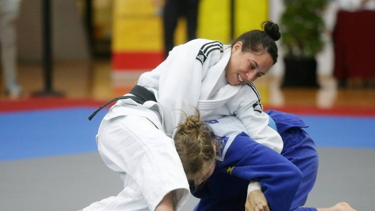 Vizeweltmeisterin Menz gewinnt erste WM-Kämpfe