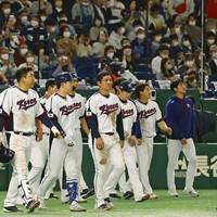Gegen drei südkoreanische Baseball-Profis sind Geldstrafen verhängt worden, nachdem sie während eines Spiels im März Alkohol getrunken hatten.