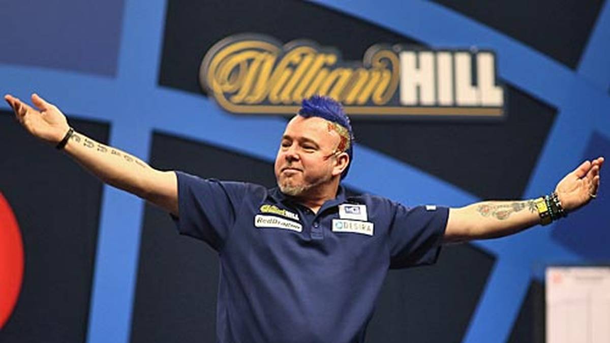 Peter "Snakebite" Wright lässt sich auch nach der Partie gegen Ronny Huybrechts feiern. Er wackelt nur kurz, siegt letztlich mit 4:1. Auch Robert Thornton und Terry Jenkins ziehen mit klaren Erfolgen in die nächste Runde ein