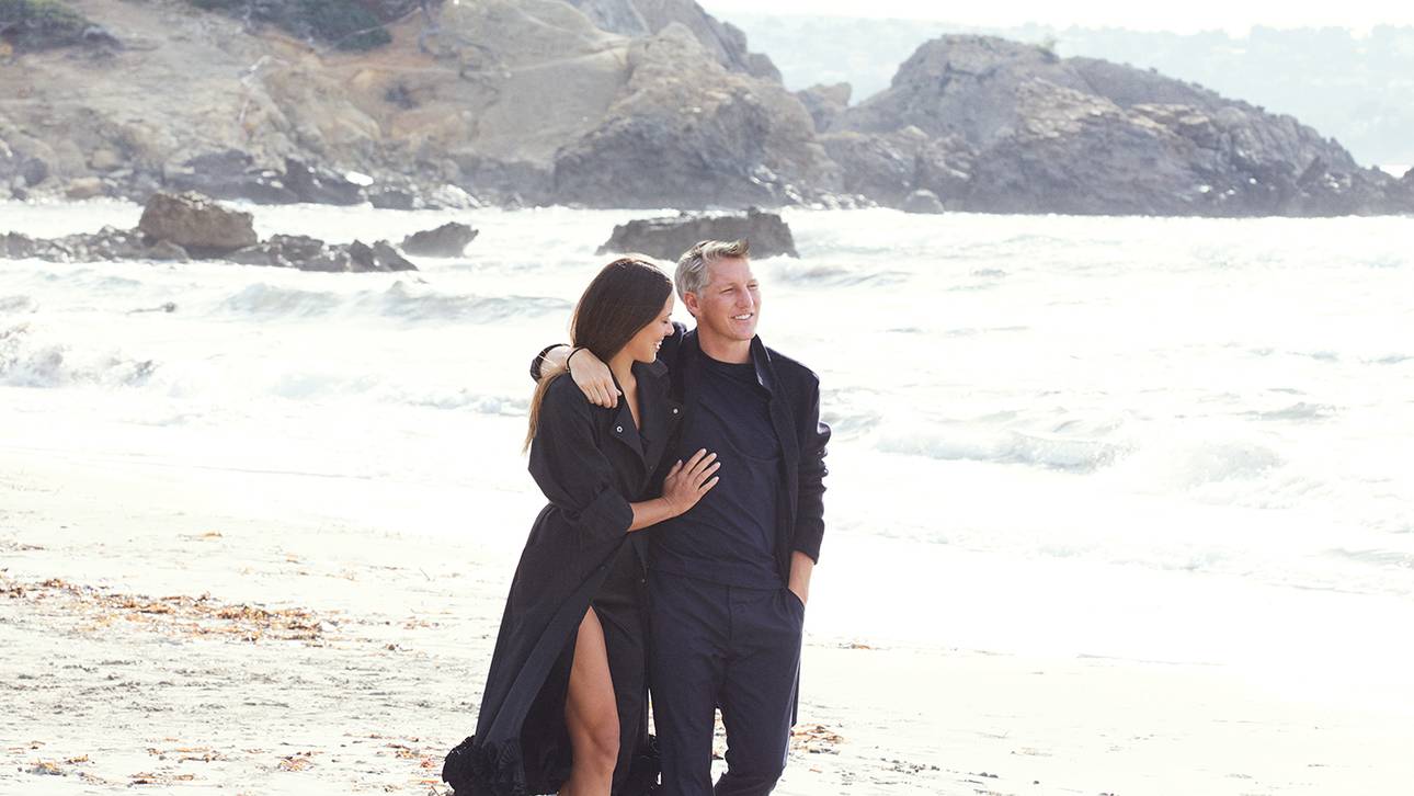 Bastian Schweinsteiger und Ehefrau Ana Ivanovic am Strand von Mallorca