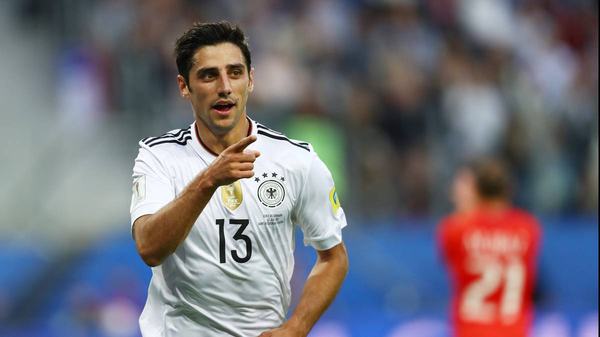 LARS STINDL: "Der Lars ist ein unheimlich schlauer Spieler“, sagt Löw über den 28-Jährigen. "Er ist eine Persönlichkeit, zeigt keine Nerven.“ Sucht und findet seine Nischen im deutschen Angriff, traf satte drei Mal in vier Einsätzen. Darunter war das Tor zum Turniersieg. Als Spielertyp einzigartig. Aber die Konkurrenz im Sturm ist stark