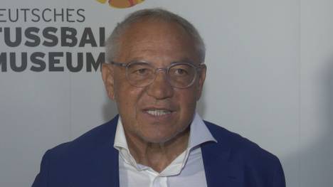 Ehemaliger Bayern Trainer Felix Magath wäre überrascht, wenn nach dem Rücktritt von Uli Hoeneß beim FC Bayern alles perfekt weiterlaufen würde und äußert seine Meinung zur Lewandowski-Situation. 