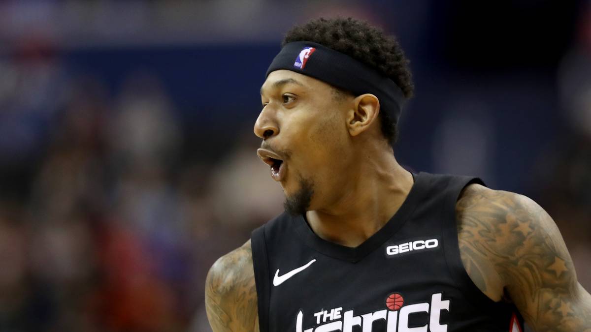 Dafür könnten die Pelicans laut "The Athletic" den vierten Pick im NBA-Draft am Freitag opfern. Allerdings ist Beal Washingtons (einziger) Starspieler - ob sie ihn hergeben, ist unwahrscheinlich. Zumindest müsste ein großer Gegenwert kommen