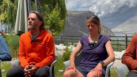 Bergsteiger Thomas Huber spricht über die Bergungsversuche nach dem Tod von Laura Dahlmeier und den expliziten Wunsch der früheren Biathletin. 
