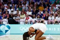 Nyara Sabally erlitt beim Sieg der deutschen Basketballer eine Gehirnerschütterung und musste das Training aussetzen. Ihr nächster Olympia-Einsatz gegen Japan ist fraglich.