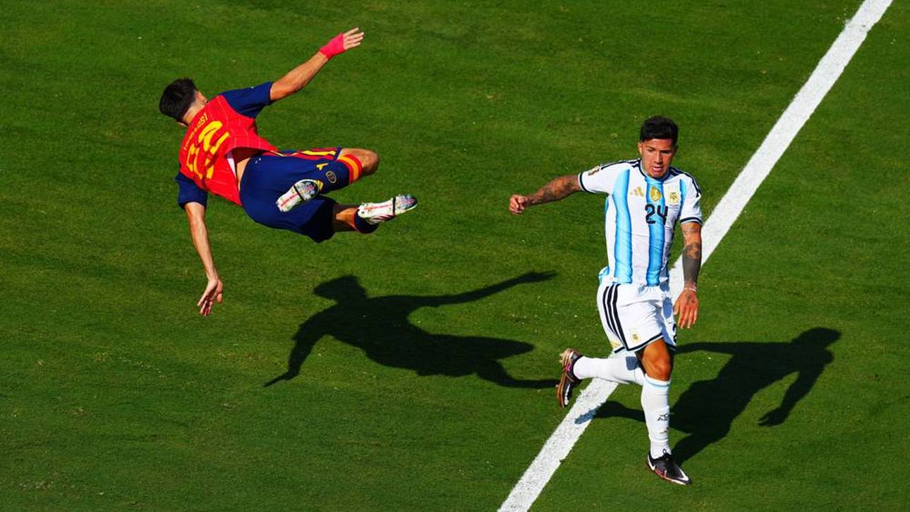 Dämlicher Platzverweis für Argentinien!