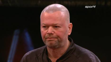 Raymond van Barneveld scheitert bei seinem TV-Comeback an Alan Soutar. Der Niederländer ist bei der 3:6-Niederlage chancenlos. 