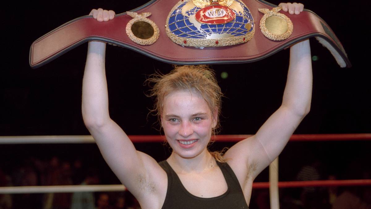 Regina Halmich stieg 1995 zur Weltmeisterin auf